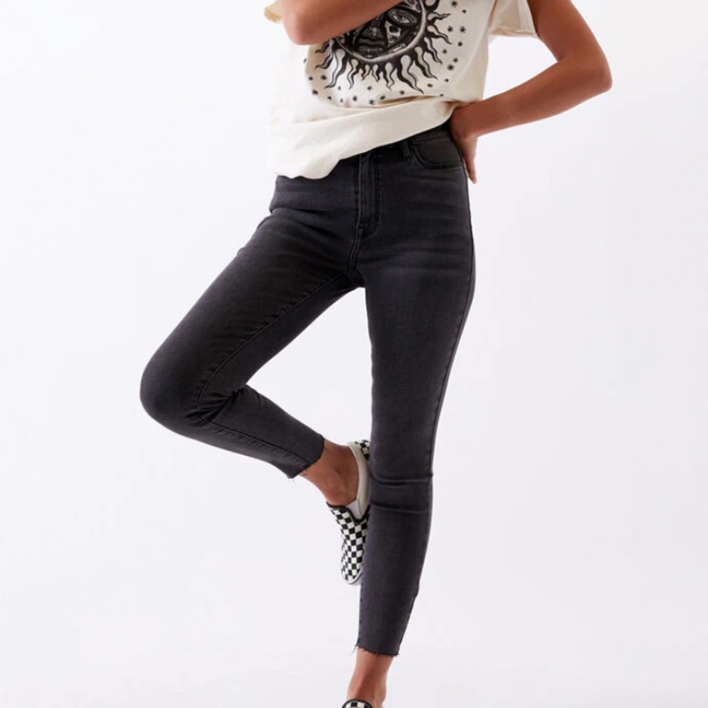 Packing black skinny jeans high waisted